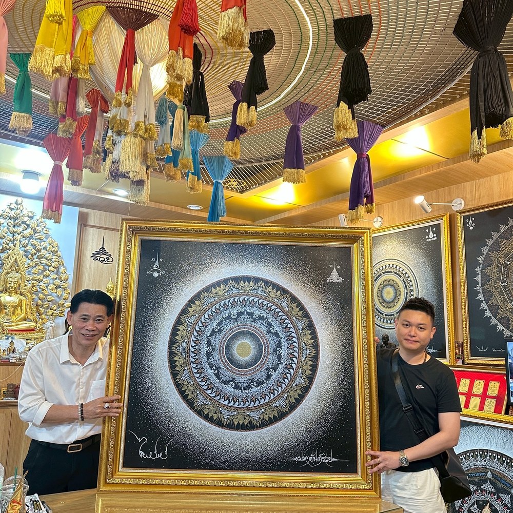 Master Phairot presenting a large Family and Business size Mahayant Ruay