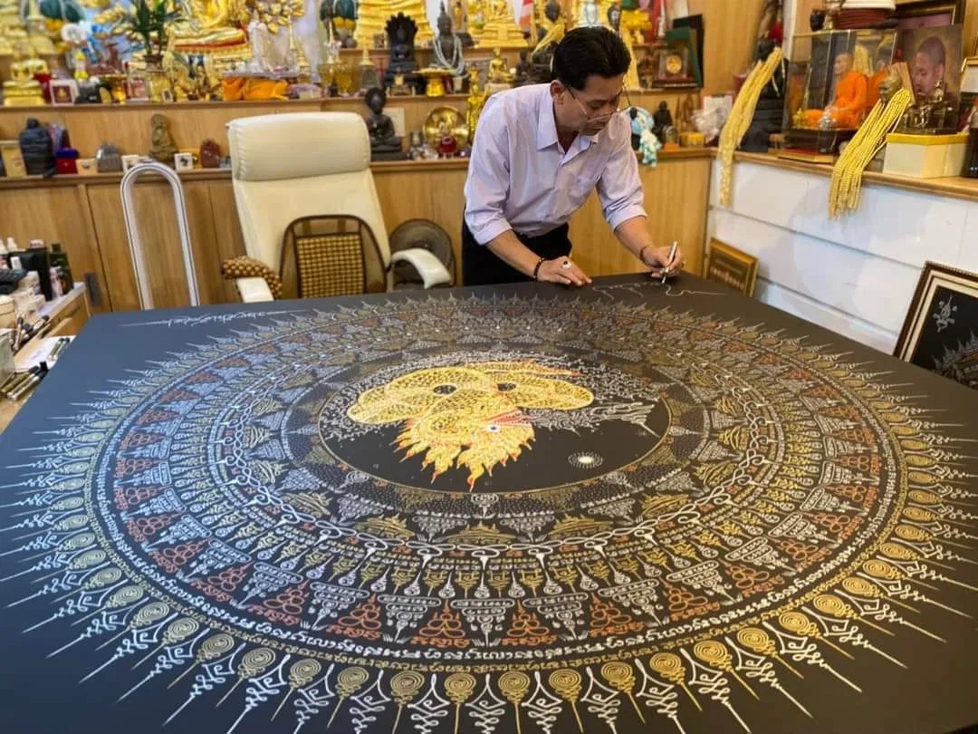 Master Phairot hand-painting a large Mahayant Ruay